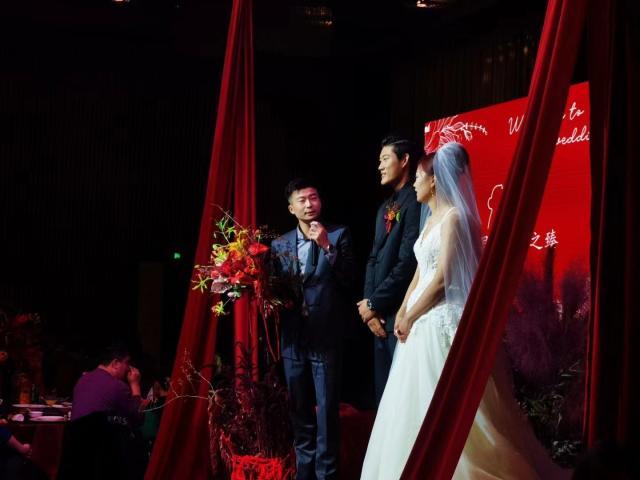 百家乐-张奔斗：一份来自张之臻婚礼的现场报道