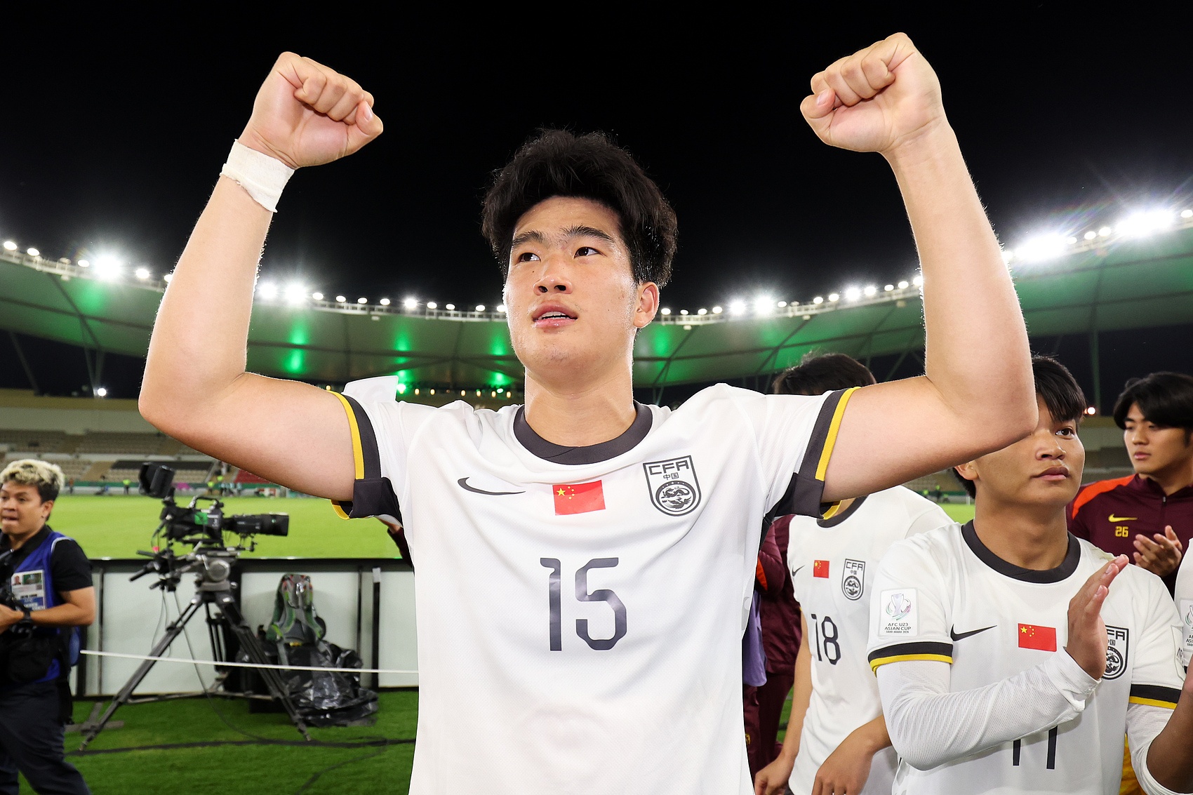 游戏玩法-U23国足的中卫不只是防守，还能出球和砸开越南铁桶阵